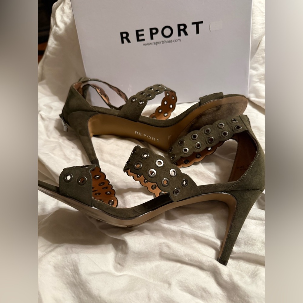 Report Women's Green Eyelet Heels